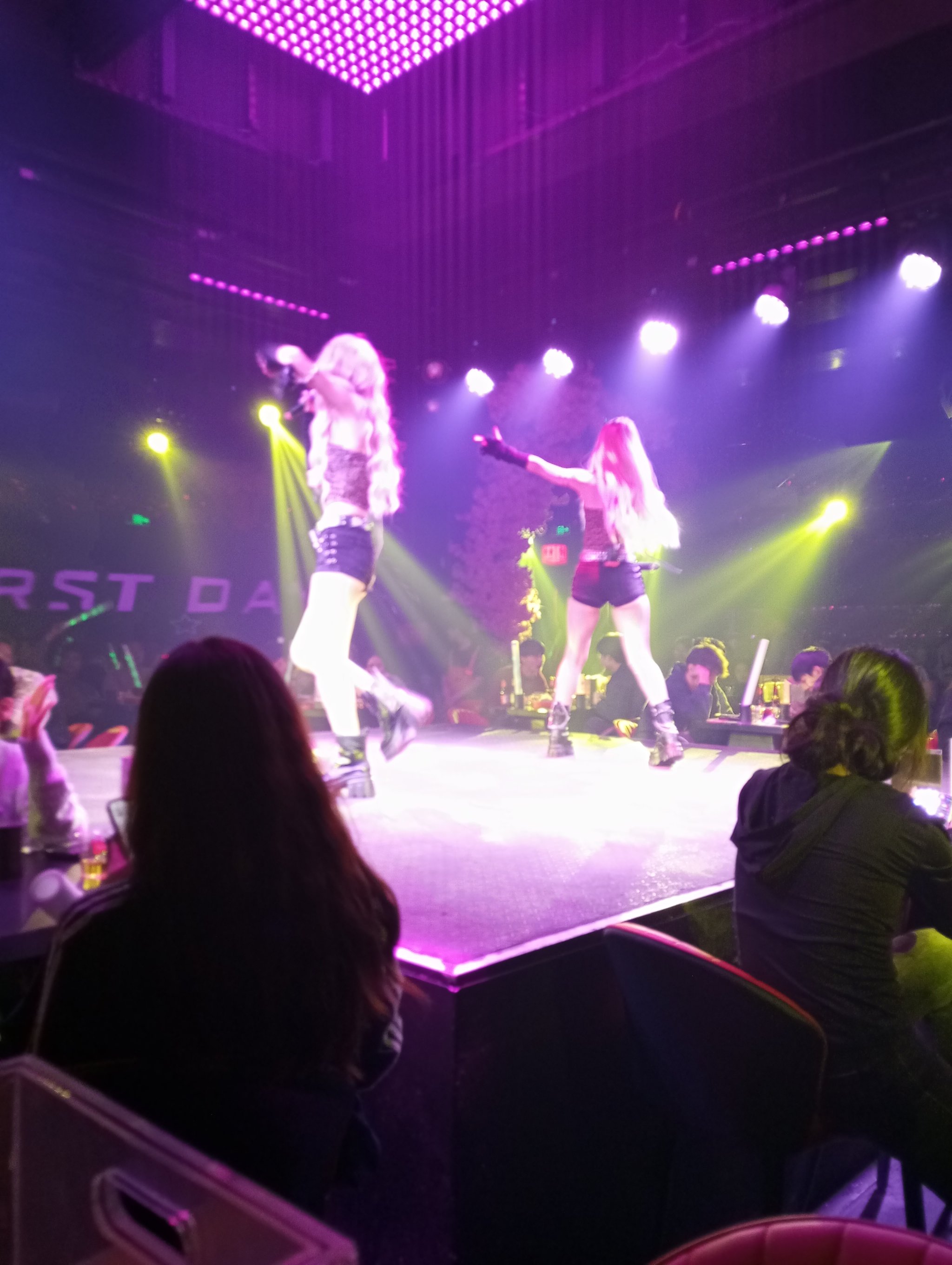 光影之舞 舞臺燈光秀的藝術與技術